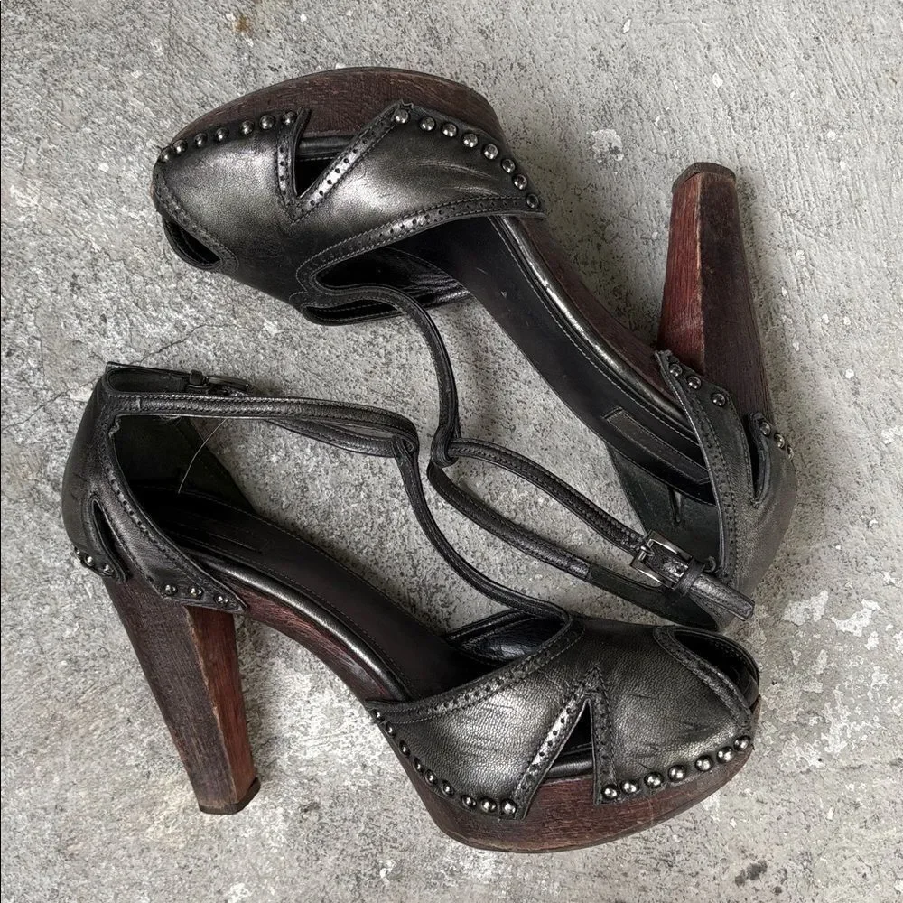Prada please look